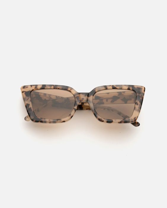 WOMEN'S LUCIA SUNNIES