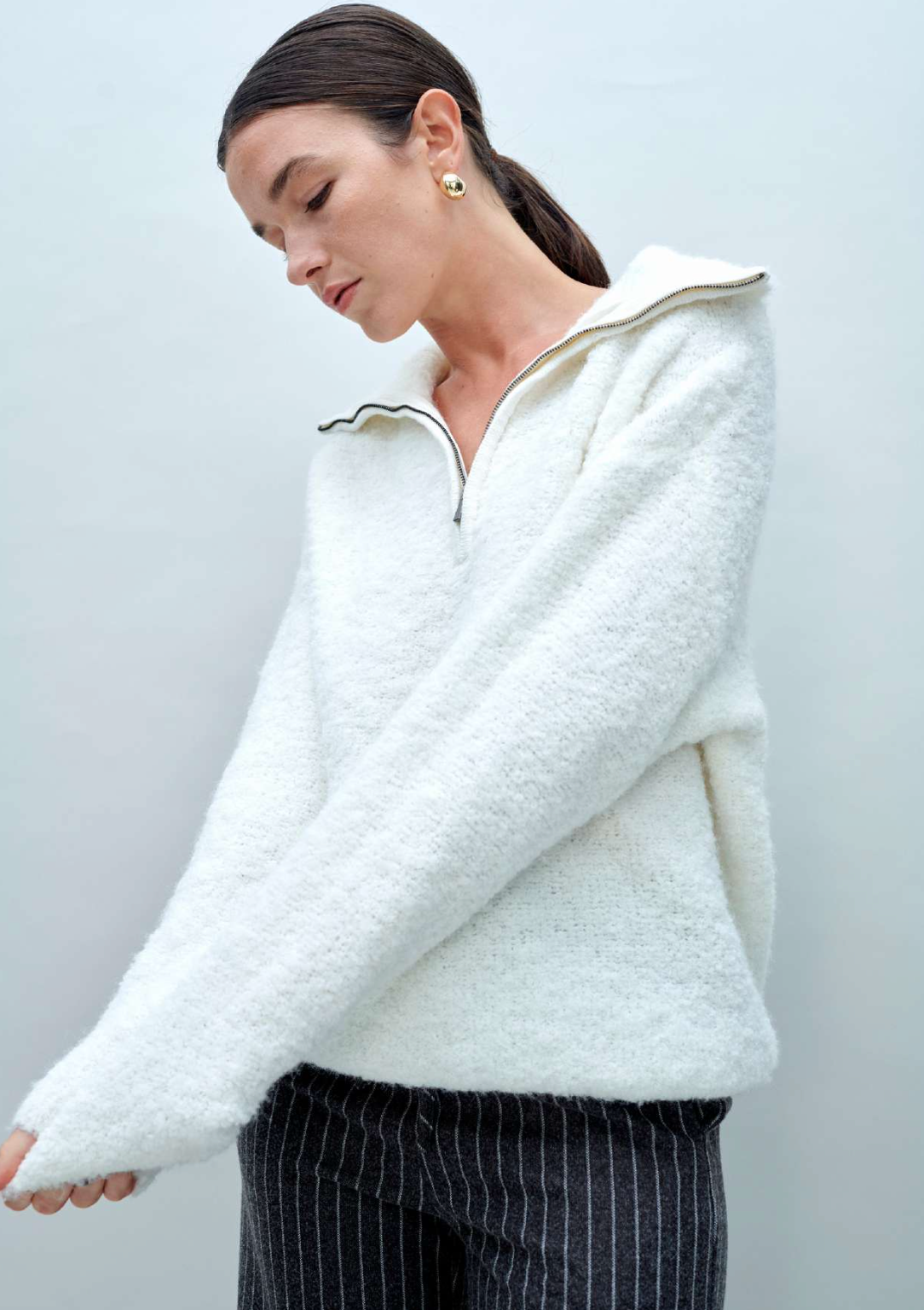 WOMEN'S ZIP FRONT SWEATER