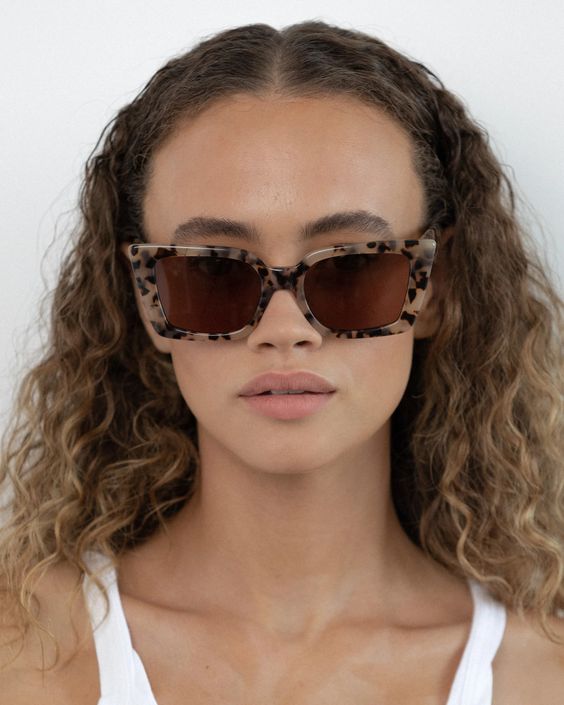 WOMEN'S LUCIA SUNNIES