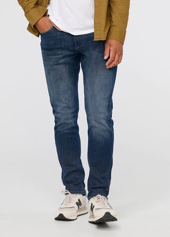 MEN'S PERFORMANCE RELAXED TAPER JEAN