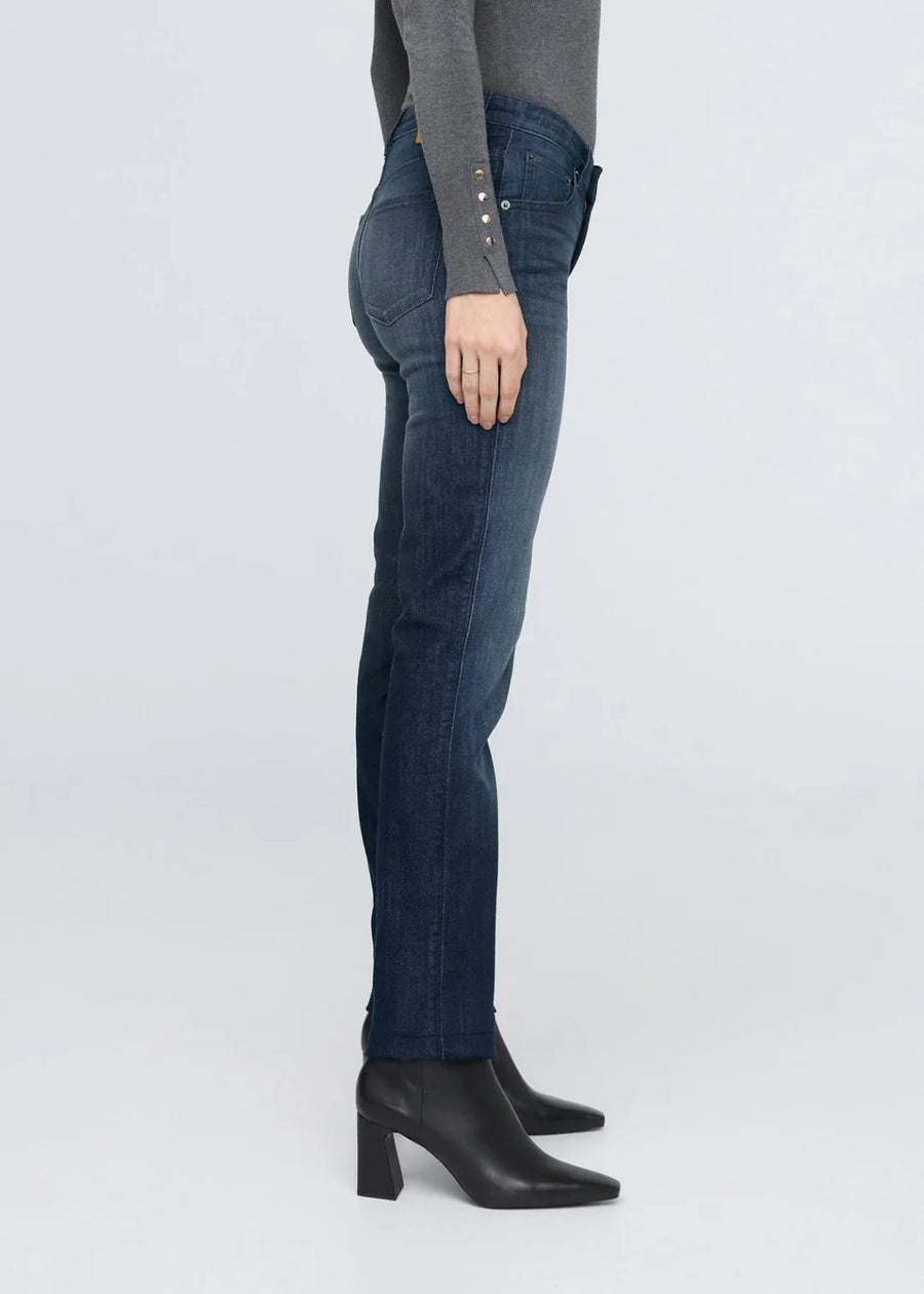 WOMEN'S PERFORMANCE DENIM SLIM STRAIGHT